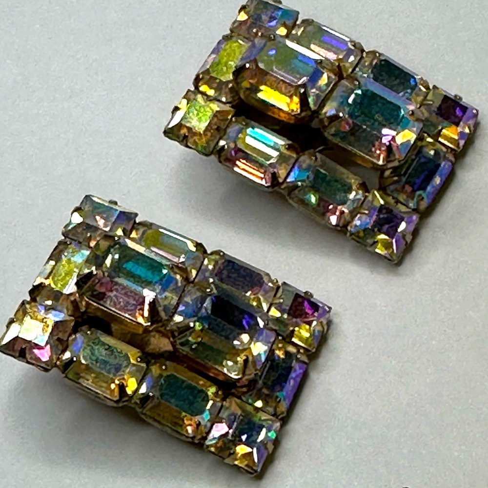 Stunning Iridescent Crystal Weiss Clip Earrings Vintage 50’s - 60’s